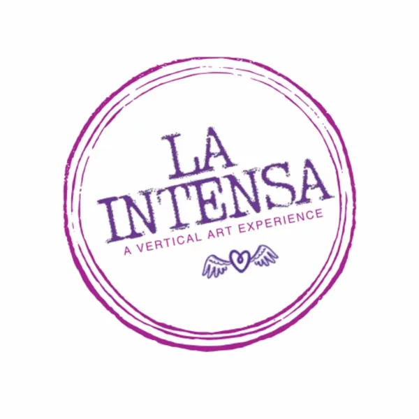 Logotipo del podcast «LA INTENSA – A Vertical Art Experience»